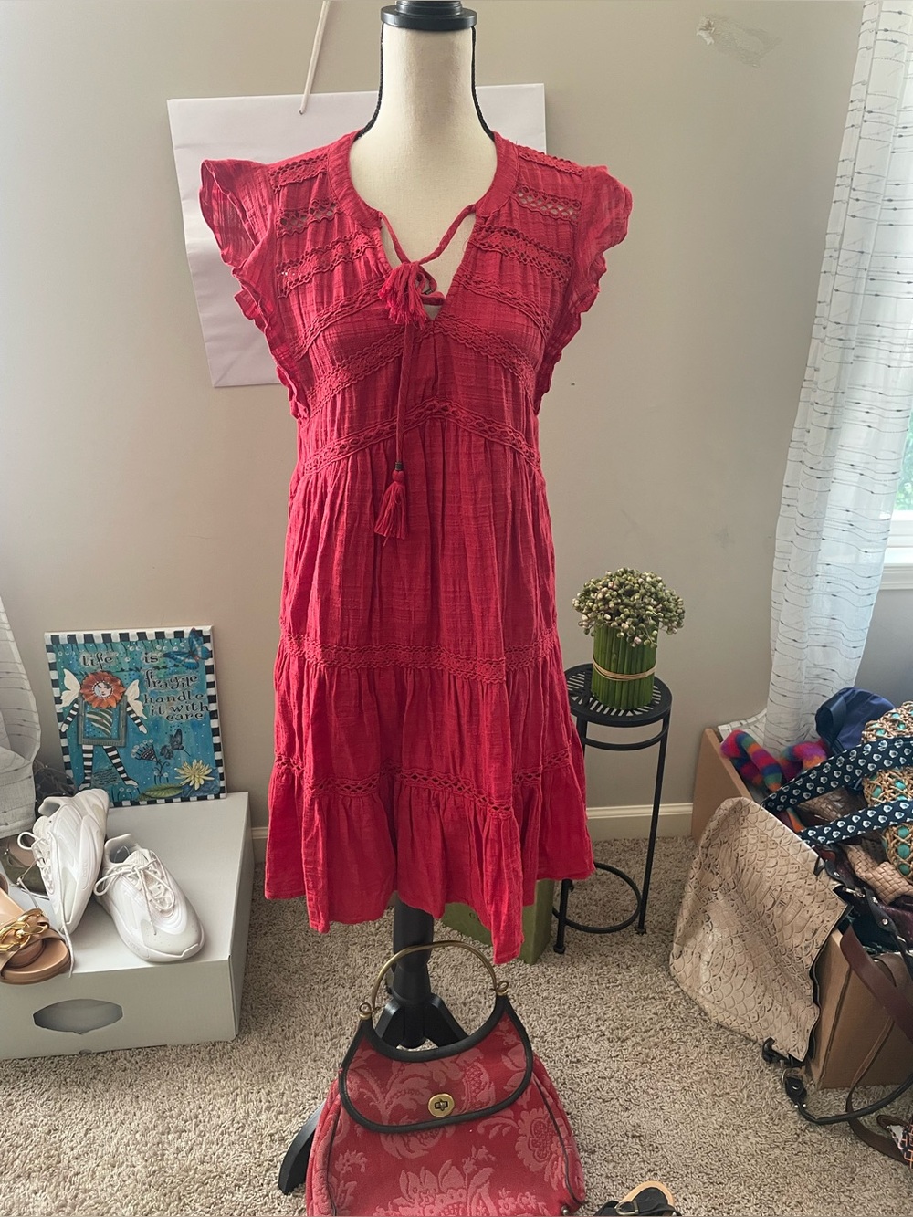 Knox Rose Woman’s dress is so pretty in SZ M in gently used condition
